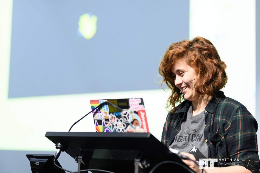 Sara Vieira, the founder of QueerJS, presenting at a conference in 2019.