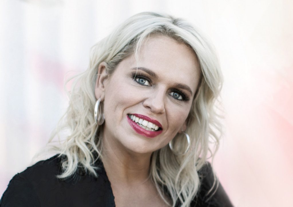 Beccy Cole Releases New Album - CURVE
